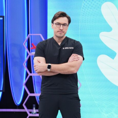 Doctorul Mihail Pautov în platoul emisiunii MediCOOL